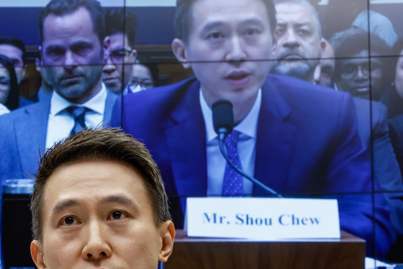 Image of CEO Shou Chew testifyibng before Congress